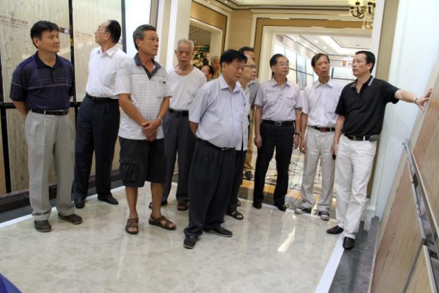 图4、陶瓷行业老前辈被木纹砖所吸引