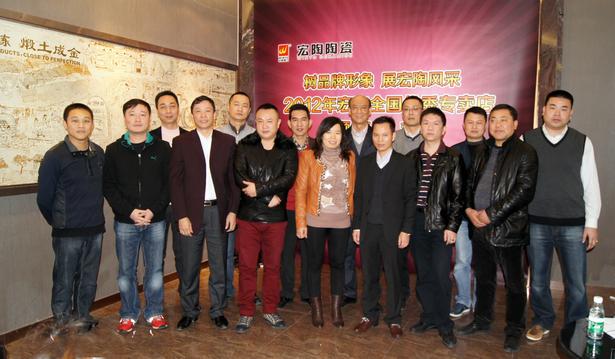 图1、企业相关领导、粉色视频网站APP入口免费各销售老总、获奖经销商代表颁奖仪式上合影